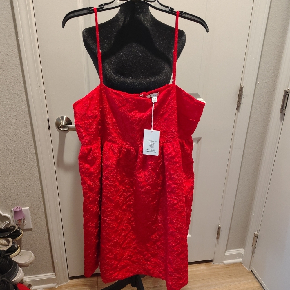 Nwt Free Assembly Womens  Sz XL 16-18 Red Sleeveless Floral MiniParty Prom Dress